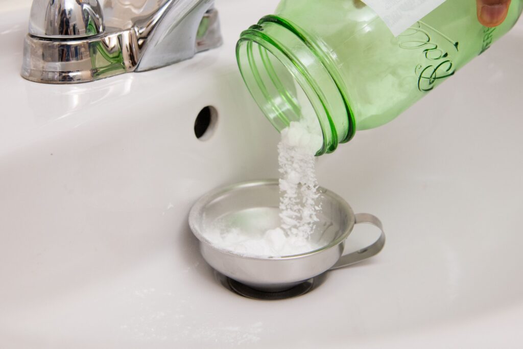 baking soda and vinegar for unclogging drains