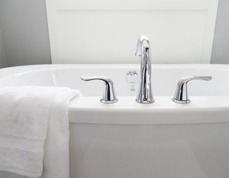 Why Your Bathtub Faucet Won’t Turn Off and How to Fix It