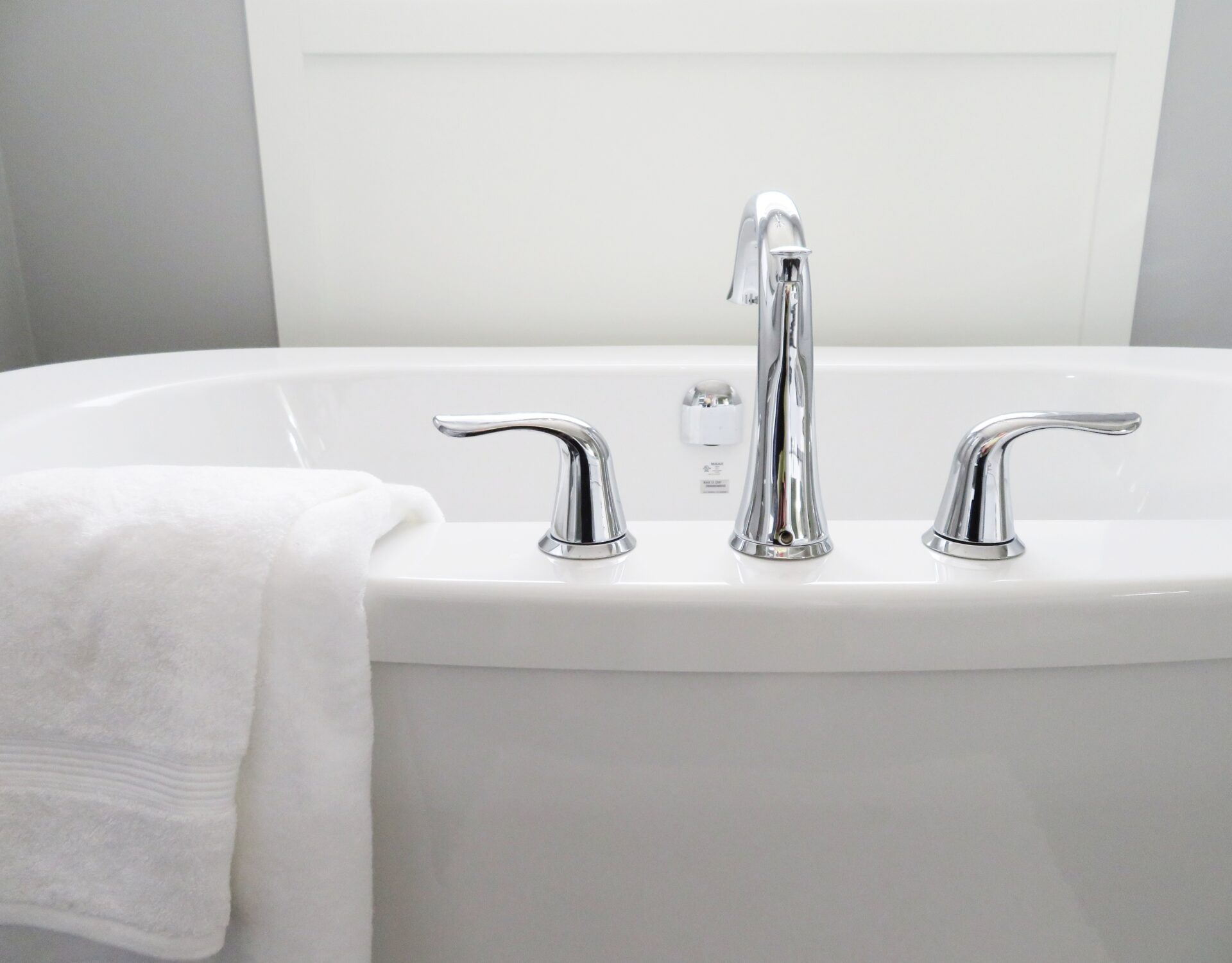 why-your-bathtub-faucet-won-t-turn-off-and-how-to-fix-it